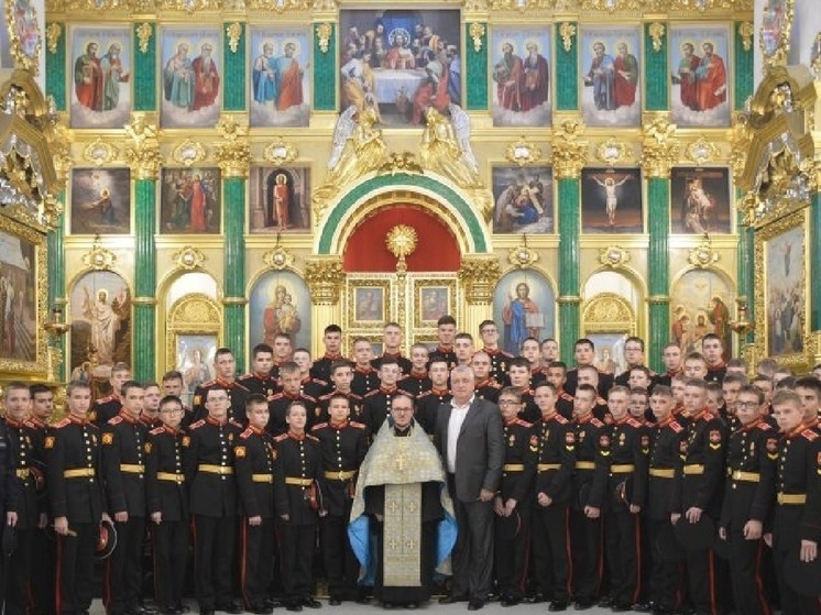 Суворовцы и офицеры Тверского суворовского военного училища посетили Нилову пустынь