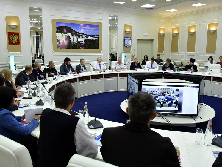 В рамках открытого диалога большое внимание участниками площадки было уделено обсуждение роли казачества на службе государства и в укреплении межнациональных отношений на Северном Кавказе.