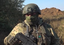 Российское военное ведомство обнародовало снятое с беспилотника видео, запечатлевшее оборонительный бой подразделения Ивана Калашникова с позывным «Большой»