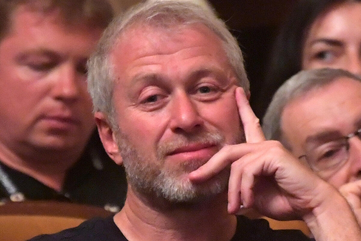 Russia haters sneak up on Abramovich through his “golden collection”