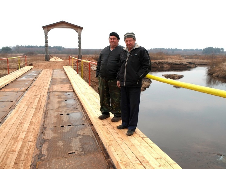 В Тверской области жители деревни оказались отрезанными от внешнего мира из-за опасного моста