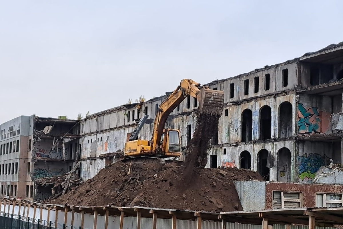 В Архангельске начался снос недостроенной в 90-е годы школы - МК Архангельск