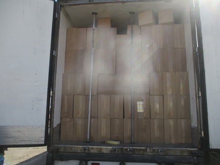 Смоленские таможенники накрыли белорусскую фуру с нелегальными сигаретами на 86 миллионов