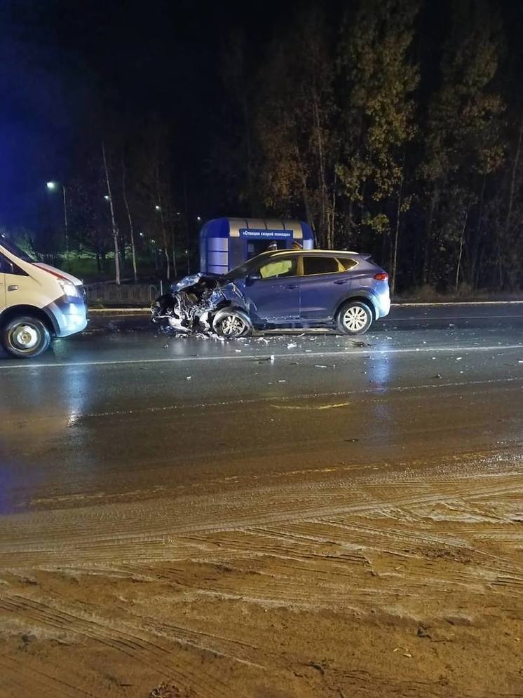 В Ноябрьске люди пострадали в жестком ДТП на Энтузиастов