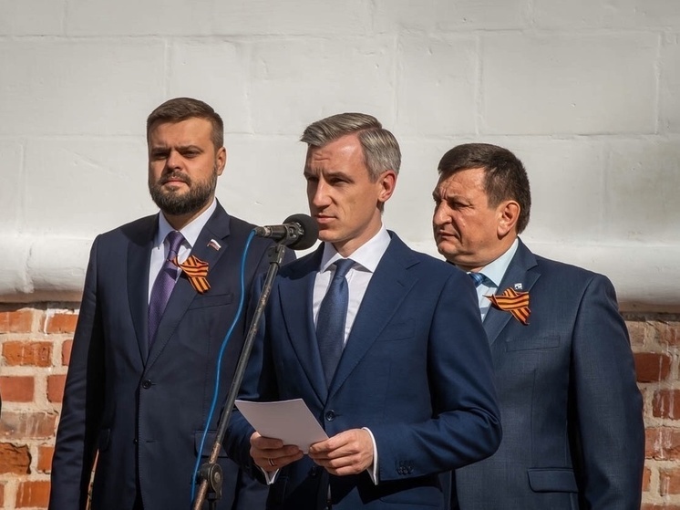 Губернатор Василий Анохин принял участие в митинге в Сквере памяти Героев