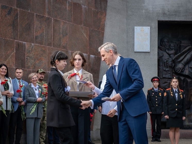 Активисты смоленского Движения Первых получили паспорта на Кургане Бессмертия