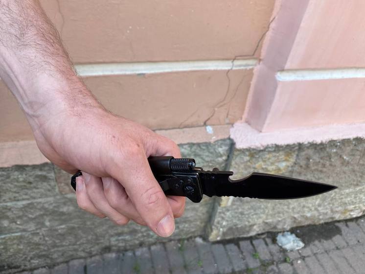 Неадекватный петербуржец пырнул двух прохожих во Фрунзенском районе