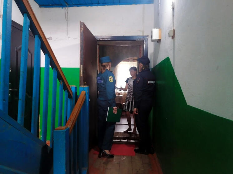 Смоленские полицейские и спасатели проводят совместные рейды по детской безопасности