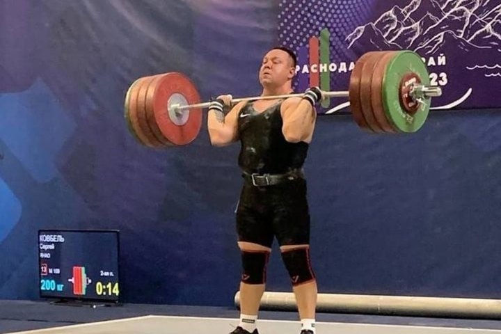 A weightlifter from Noyabrsk took gold at the All-Russian competition