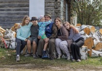 Многодетной семье Струценко из небольшого села Малахово Косихинского района требуется на одну зиму шесть кубов дров и четыре-пять тонн угля