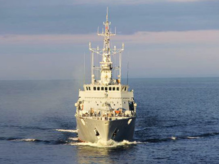 Корабли Тихоокеанского флота переждали в заливе Креста на Чукотке