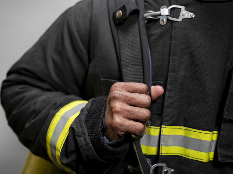 Спасатели Карелии через окно зашли в квартиру, чтобы достать из ванны пенсионерку