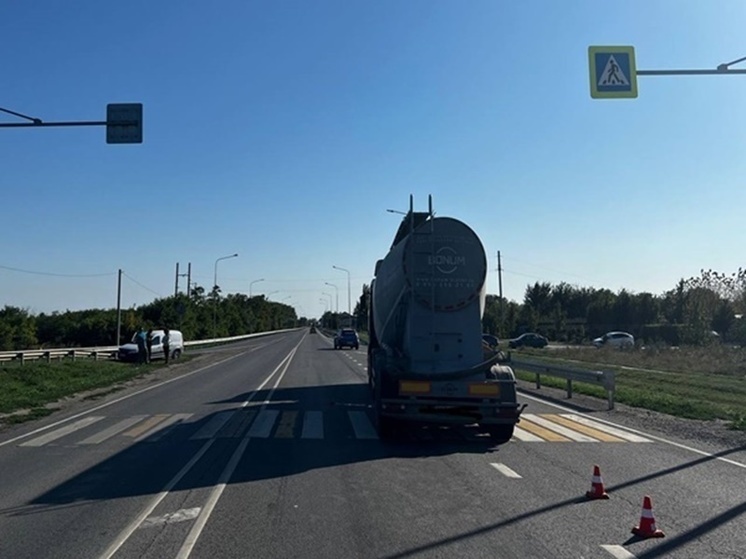 В Азовском районе в аварии пострадала девочка-пешеход