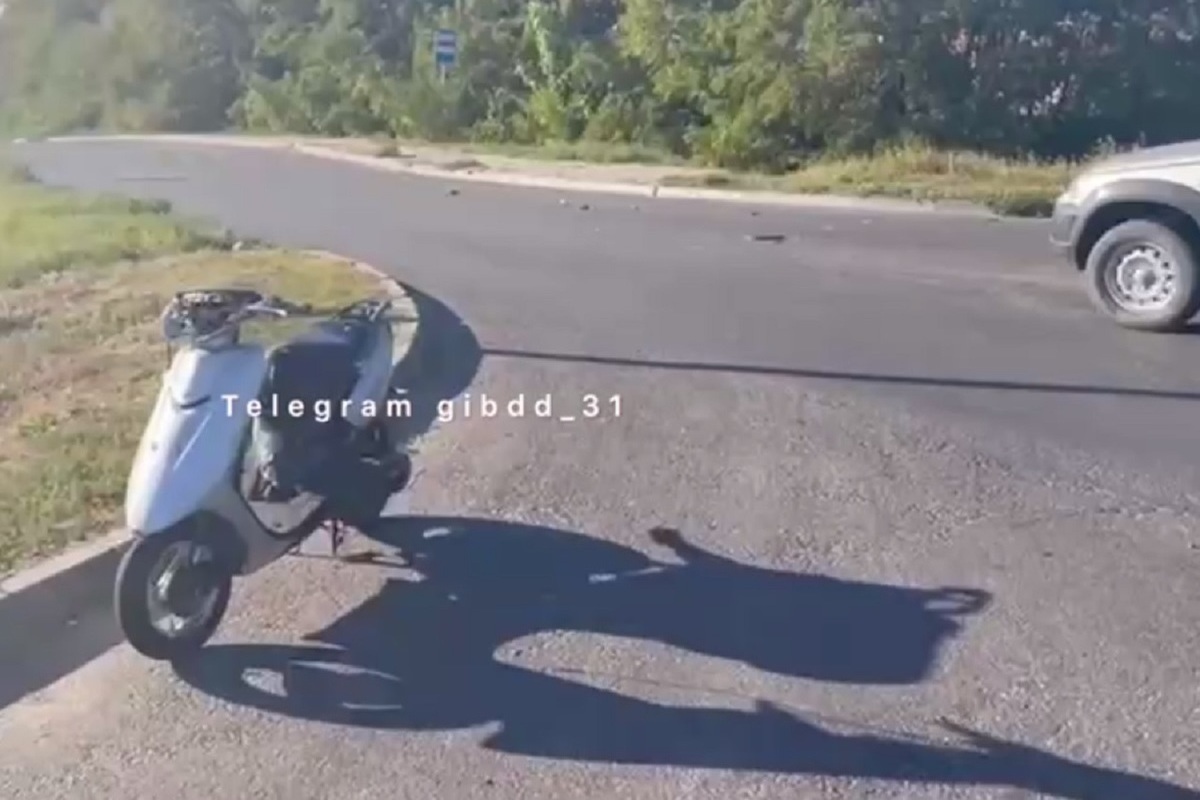 В Белгороде 18-летний водитель скутера спровоцировал ДТП, пострадала девочка-подросток
