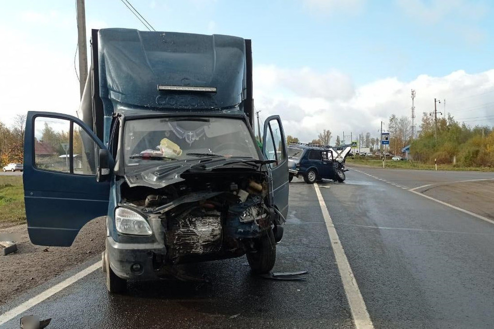 Очередное ДТП на трассе Кострома-Шарья: «Нива» не уступила грузовику