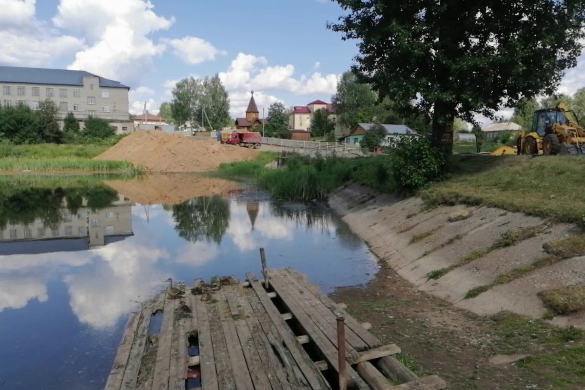 Костромские обновления: в Вохме ремонтируют плотину, а в Кологриве — мост