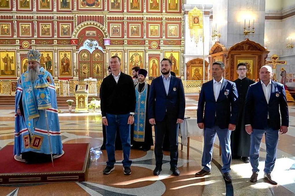 Хоккеисты «Амура» попросили благословения у митрополита