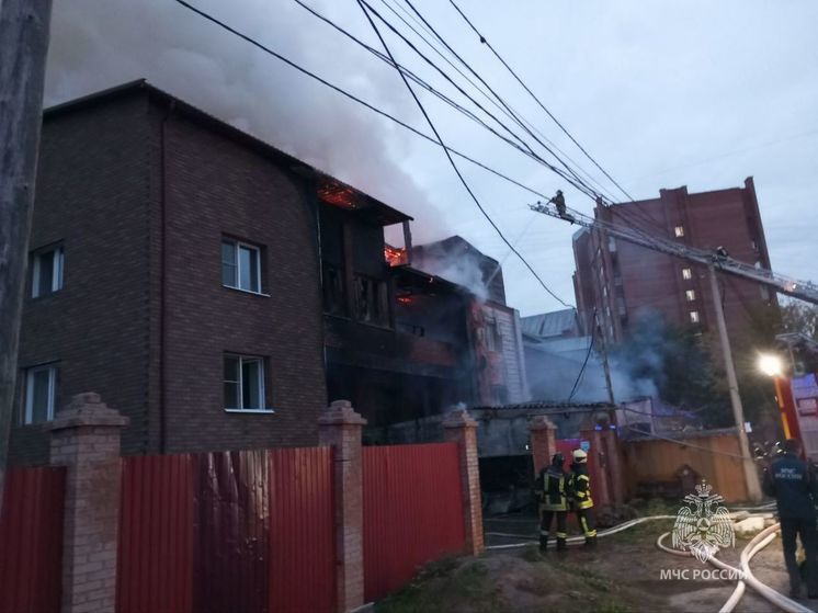 В Красноярске произошел крупный пожар на улице Матвеева