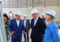Губернатор Новгородской области Андрей Никитин посетил строительную площадку нового промышленного технопарка, который возводится на территории действующего завода «Трансвит»