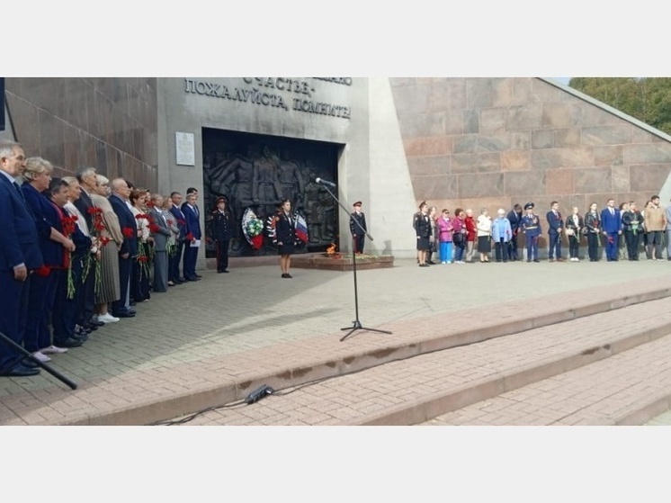 Губернатор Василий Анохин и Глава Смоленска Александр Новиков приняли участие в молодежной Памятной акции