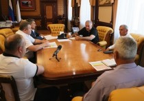 Сергей Аксенов провел встречу с врио генерального директора ГУП РК «Крымэнерго» Вячеславом Гайдуком, в ходе которой указал, что сейчас приоритетной задачей является выстраивание эффективной работы предприятия. 