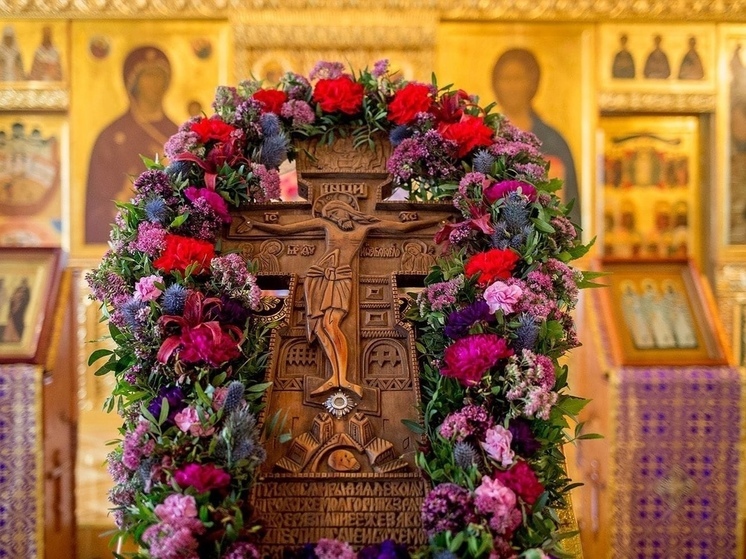 Православные томичи отмечают праздник Воздвижение Креста Господня