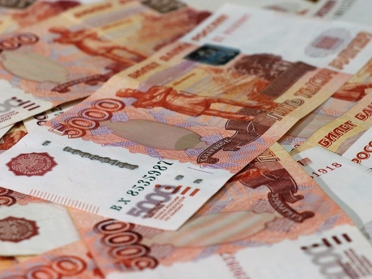 Барнаул оказался в аутсайдерах по рейтингу уровня средних зарплат