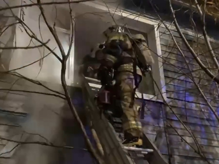 В Салехарде 3 человека погибли при ночном пожаре в жилом доме