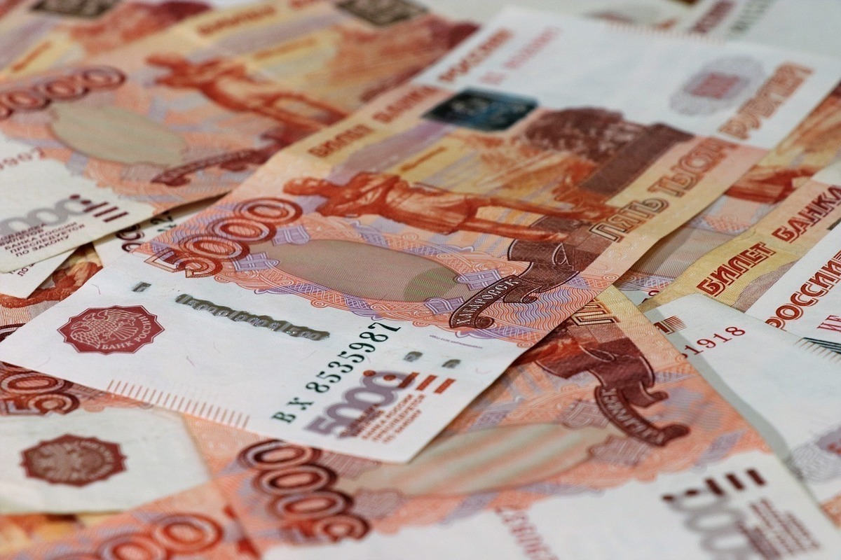 Барнаул оказался в аутсайдерах по рейтингу уровня средних зарплат
