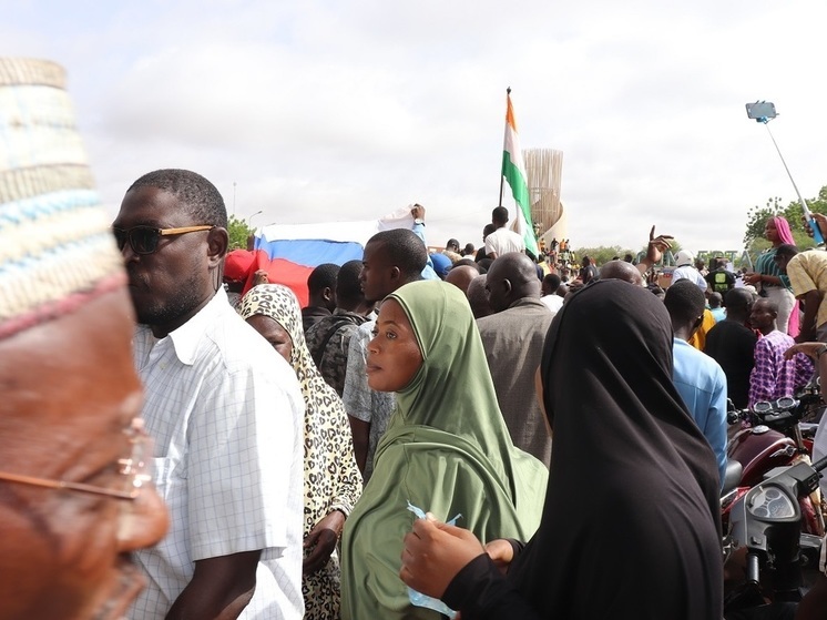 Al-Arabiya: посол Франции покинул Нигер и направился в Париж