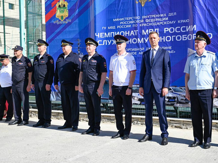В Новороссийске проводят соревнования по служебному автомногоборью