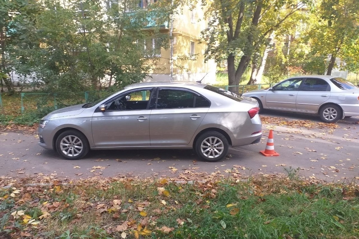 Пожилую женщину сбили во дворе дома в Вологде - МК Вологда