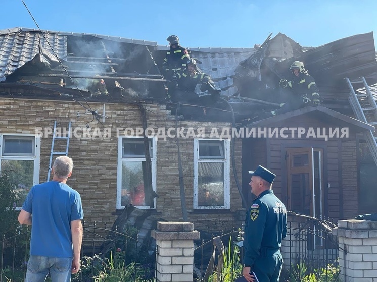 В Брянске сгорел жилой дом