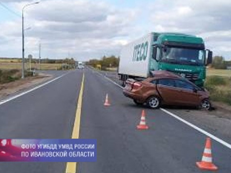 В Ивановской области женщина-водитель погибла при столкновении с КАМАЗом