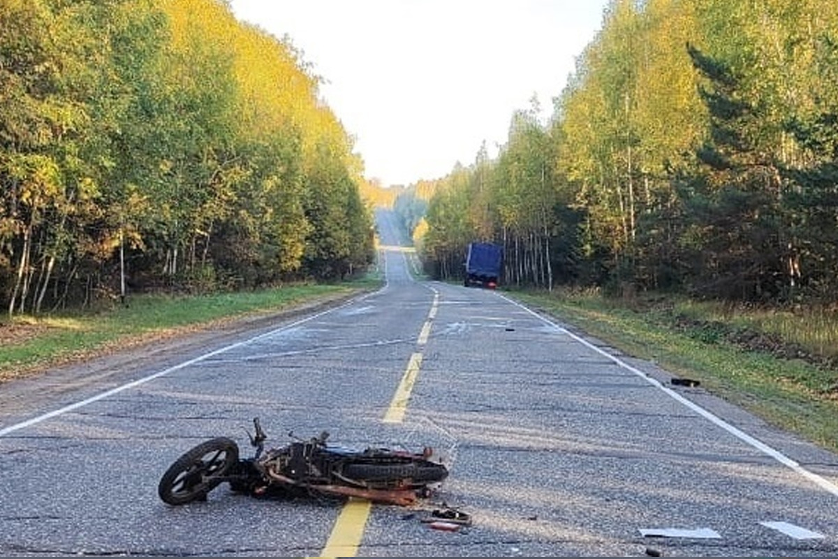 В Ивановской области водитель мопеда оказался в больнице после столкновения с КАМАЗом