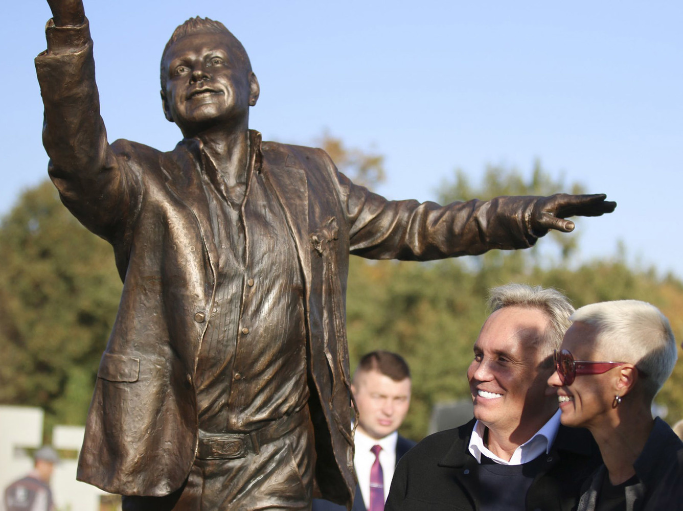   Boris Moiseev was immortalized in bronze: photo of the opening of the monument 