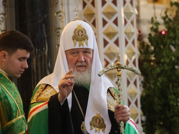 Патриарх Кирилл решил, что "слишком дорогому" кресту не место в его келье