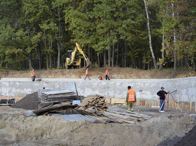 В курском Железногорске обустраивают набережную в парке Никитина