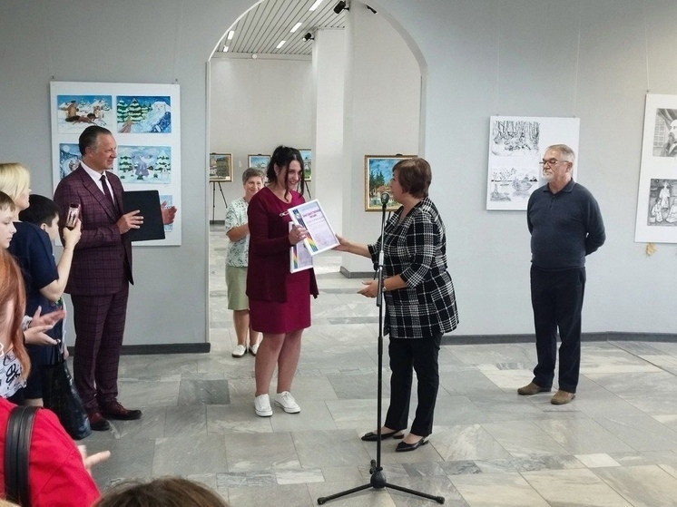 В Курске прошло открытие выставки художественных работ Елены Григорьевой