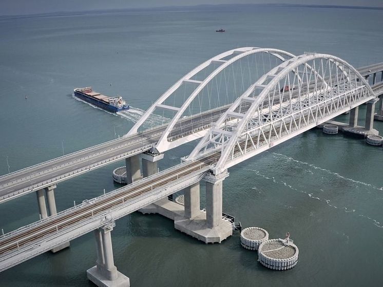 Движение автотранспорта на Крымском мосту перекроют на 9 часов