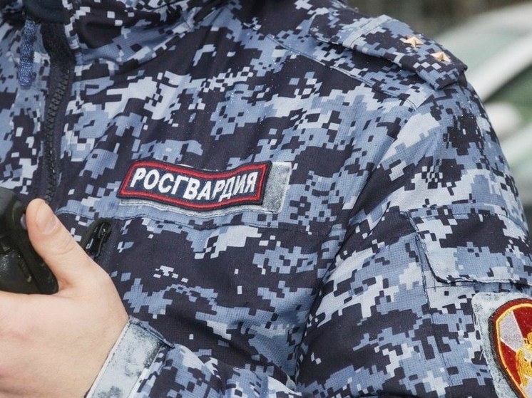 Гость из Архангельска выломал двери отеля в Карелии