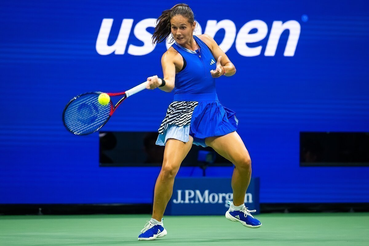 Российская теннисистка Касаткина вышла в четвертьфинал в Токио