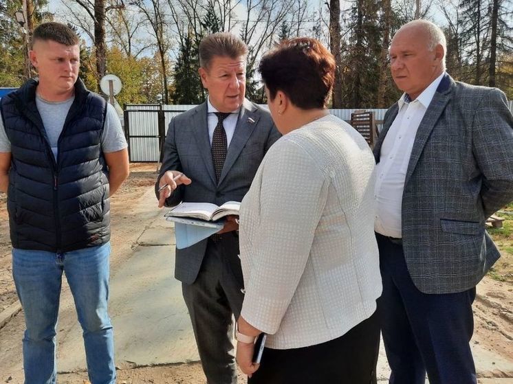 Общественный совет партийного проекта «Новая школа» оценил ход работ на стройке школы в поселке Караваево