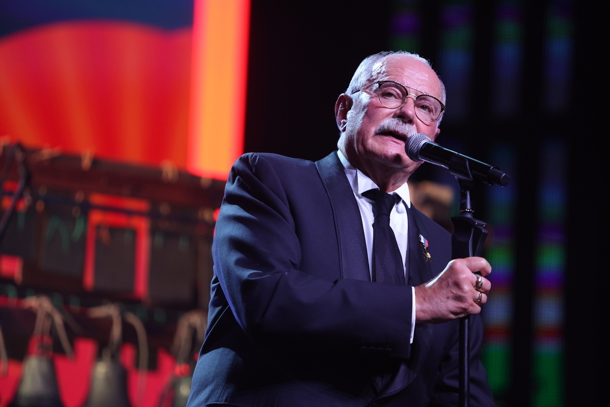 Mikhalkov named the reasons for the dismissal of members of the film group