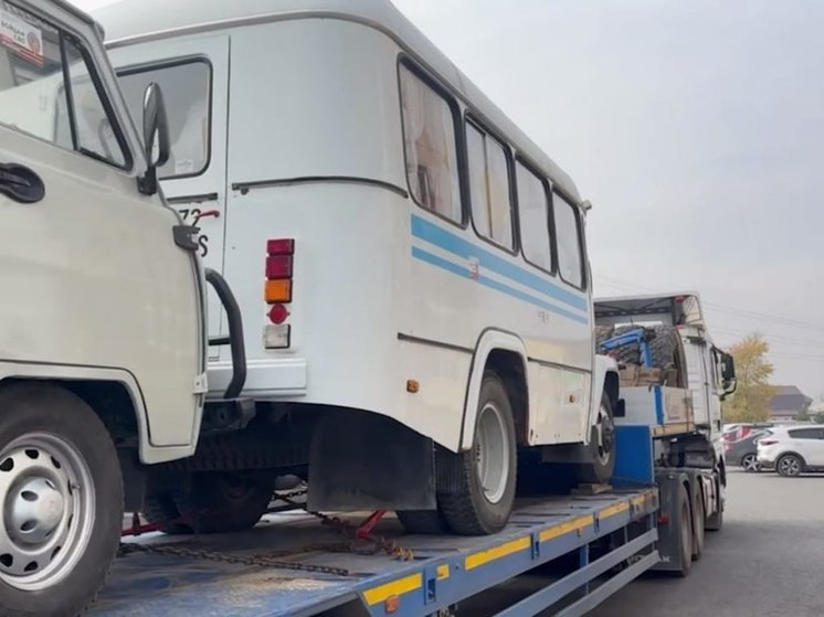 Девять автомобилей с гуманитарным грузом отправили в зону СВО из Тюмени