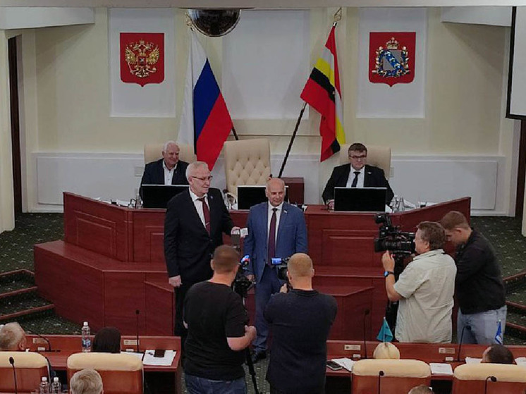 Александру Увакину вручили удостоверение депутата Курской областной Думы