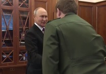 Глава Чечни Рамзан Кадыров опубликовал в своем телеграм-канале подробности одного из вопросов, оставшегося за кадрами его встречи с Президентом России Владимиром Путиным