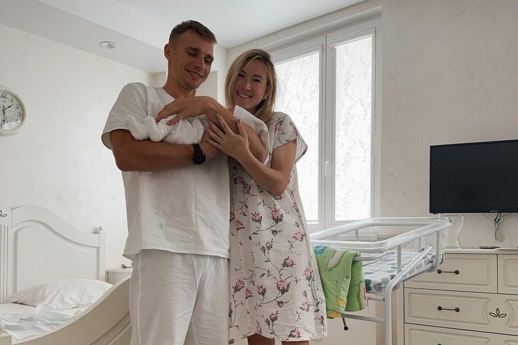 Алимбекова и Смольский стали родителями