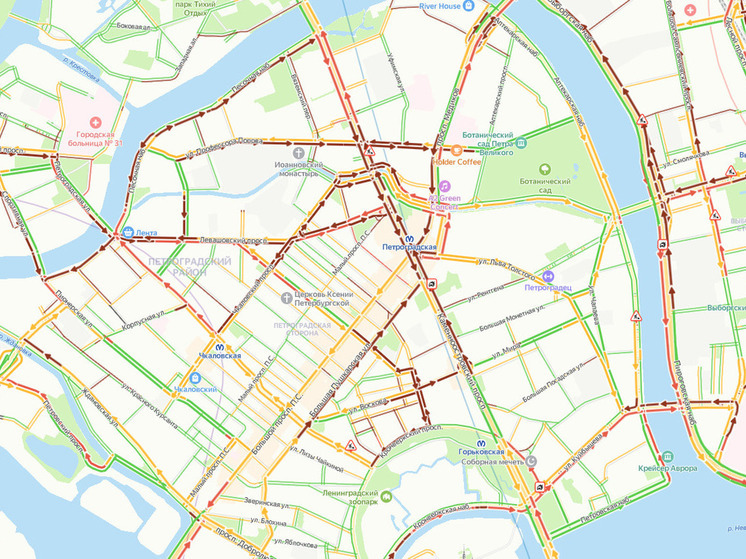 Восьмибалльные пробки в Петербурге: в районе «Петроградской» движение «встало»