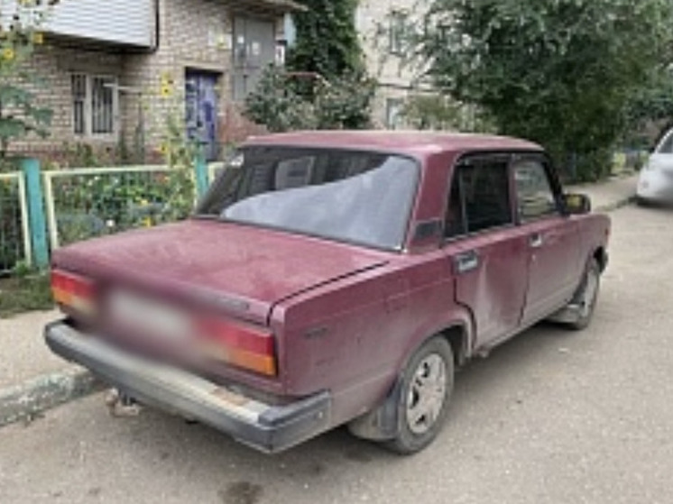 Двое молодых парней угнали машину и похитили аккумулятор с другой машины